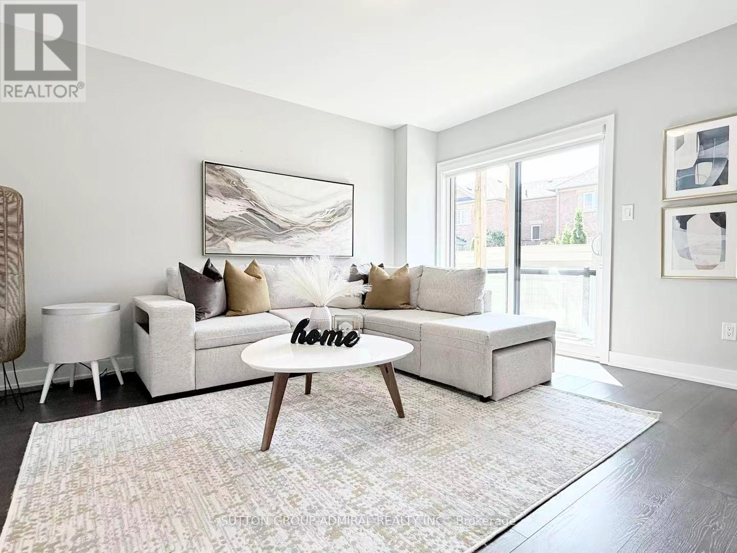 18 Pageant Avenue, Vaughan, ON - Indoor Photo Showing Living Room