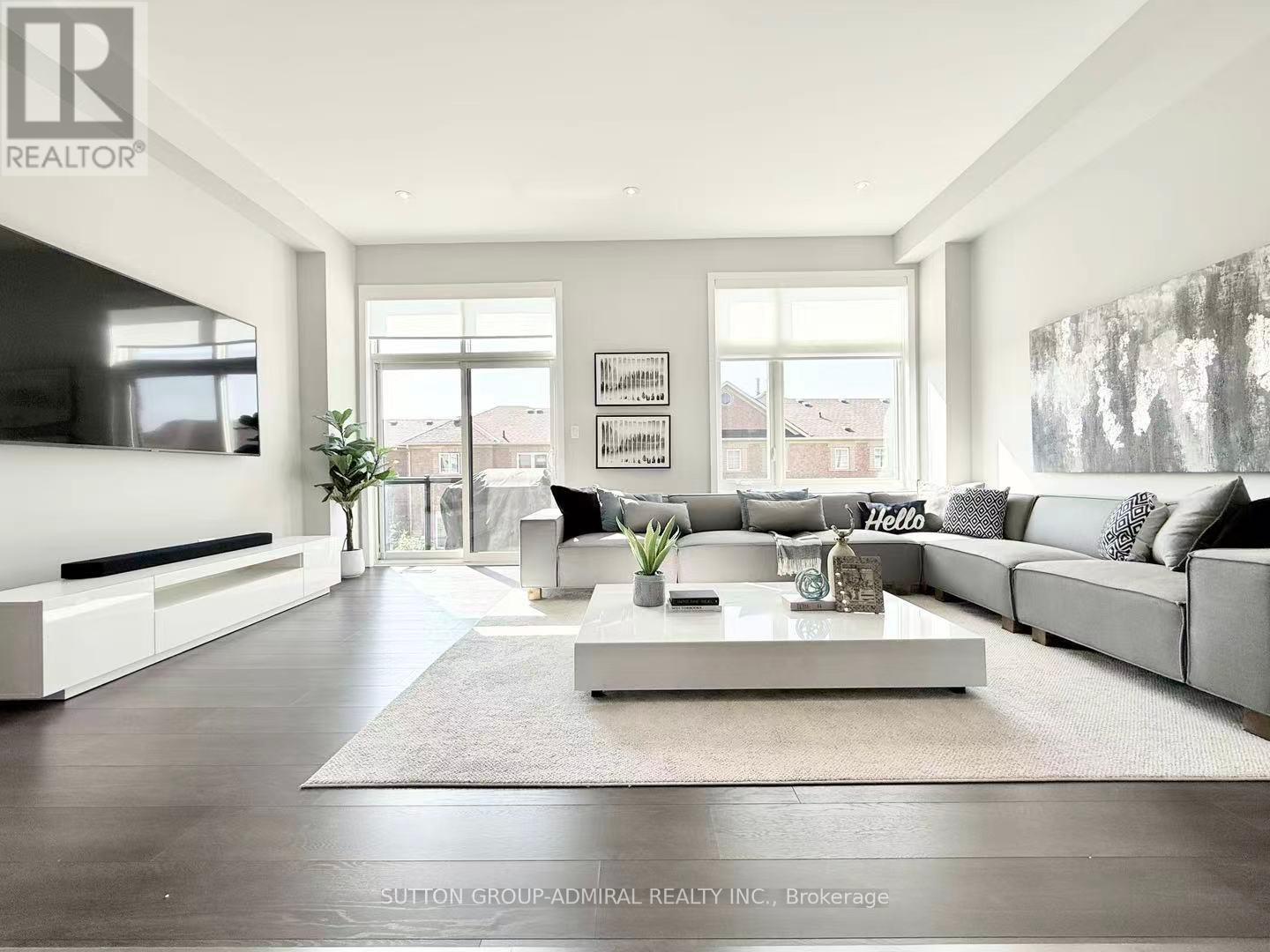18 Pageant Avenue, Vaughan, ON - Indoor Photo Showing Living Room