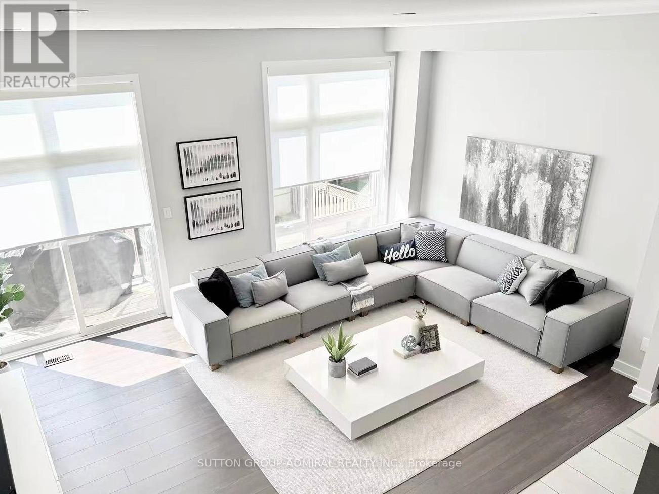18 Pageant Avenue, Vaughan, ON - Indoor Photo Showing Living Room