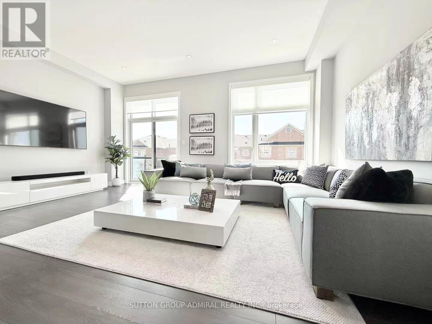 18 Pageant Avenue, Vaughan, ON - Indoor Photo Showing Living Room