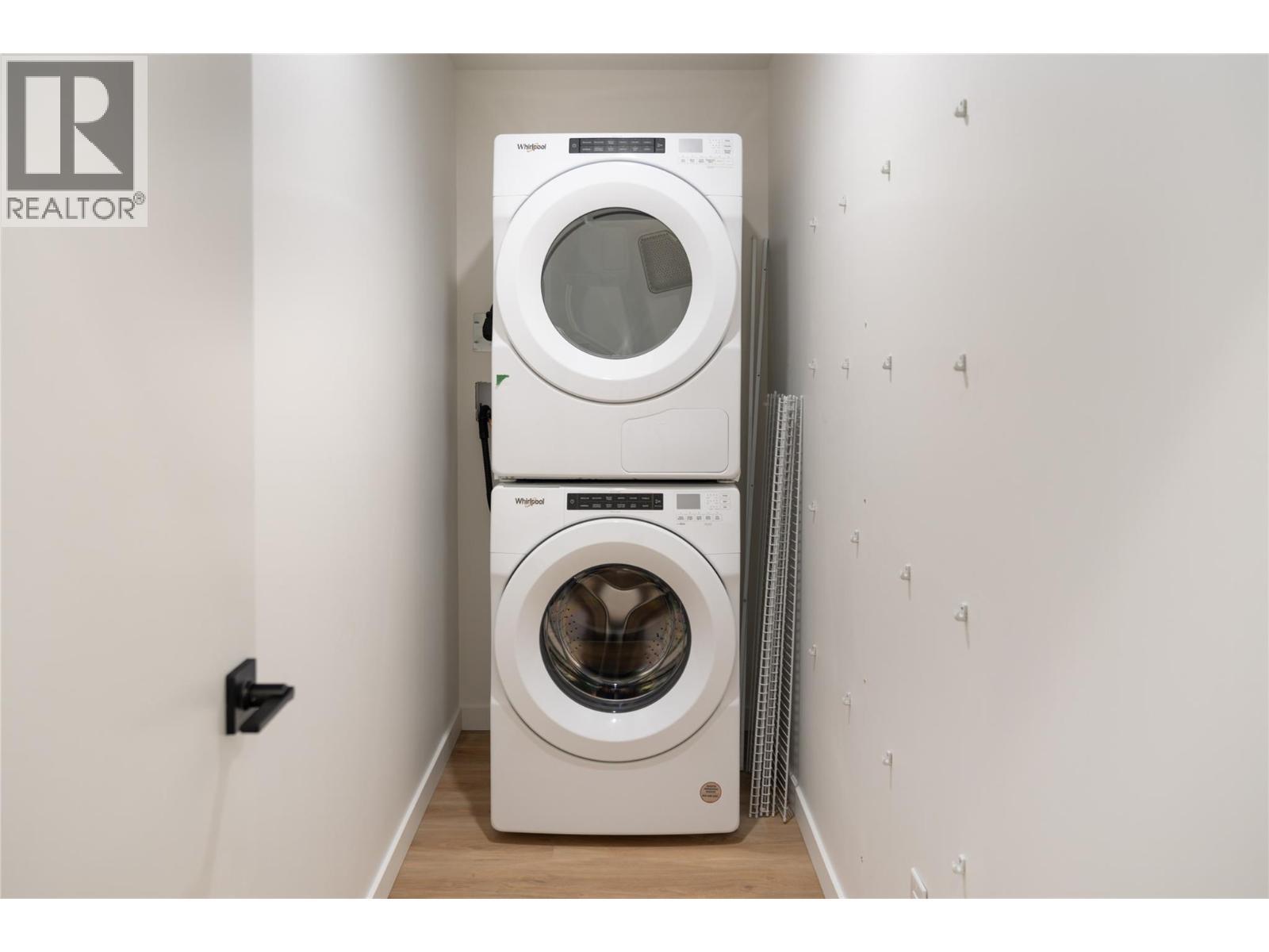 604 Cawston Avenue Unit# 415, Kelowna, BC - Indoor Photo Showing Laundry Room