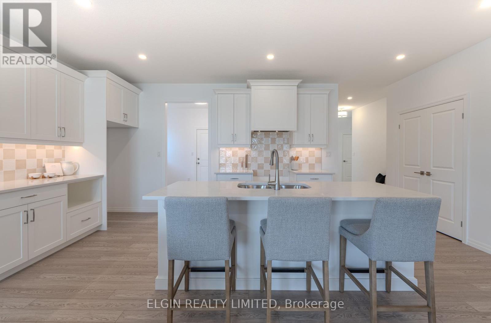 42199 Mcbain Line, Central Elgin, ON - Indoor Photo Showing Kitchen With Upgraded Kitchen