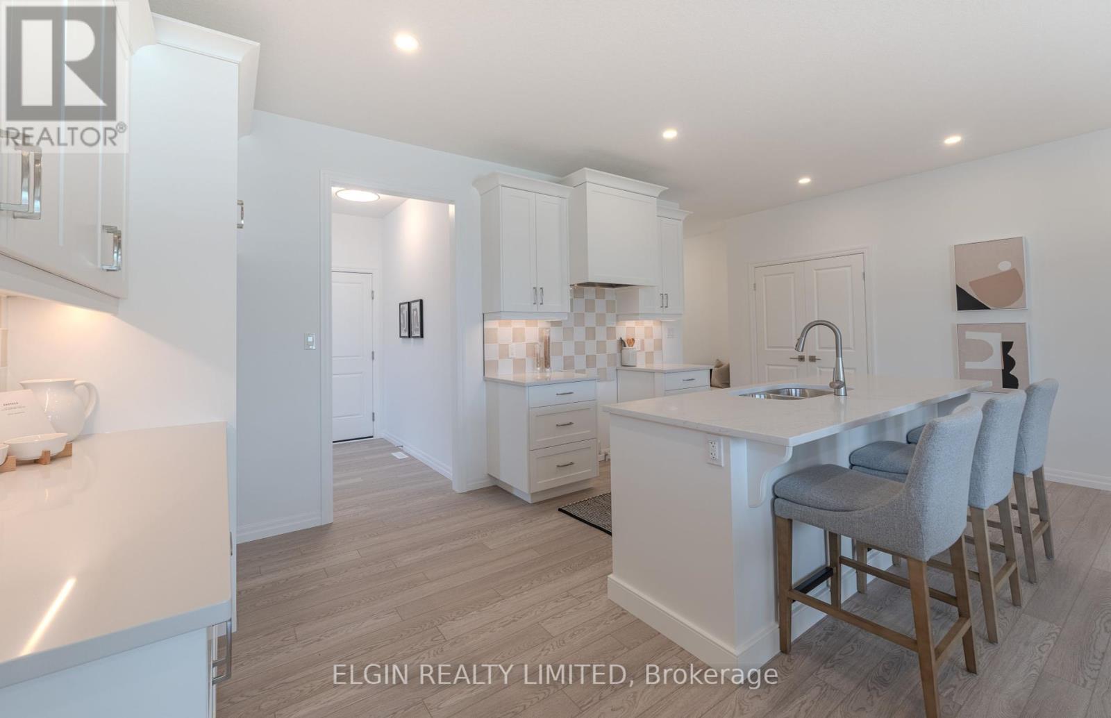42199 Mcbain Line, Central Elgin, ON - Indoor Photo Showing Kitchen With Upgraded Kitchen