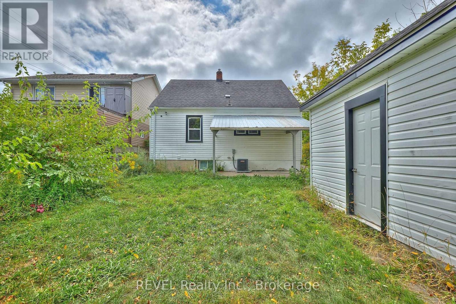 5659 Robinson Street, Niagara Falls (Dorchester), ON - Outdoor With Exterior