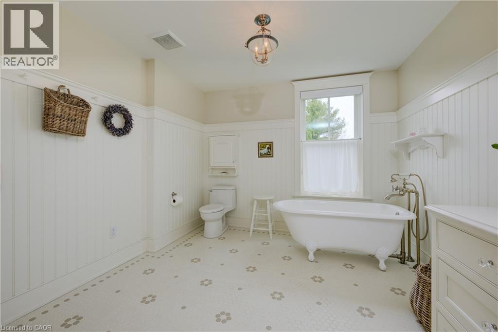 234 Concession 14 Road E, Flamborough, ON - Indoor Photo Showing Bathroom