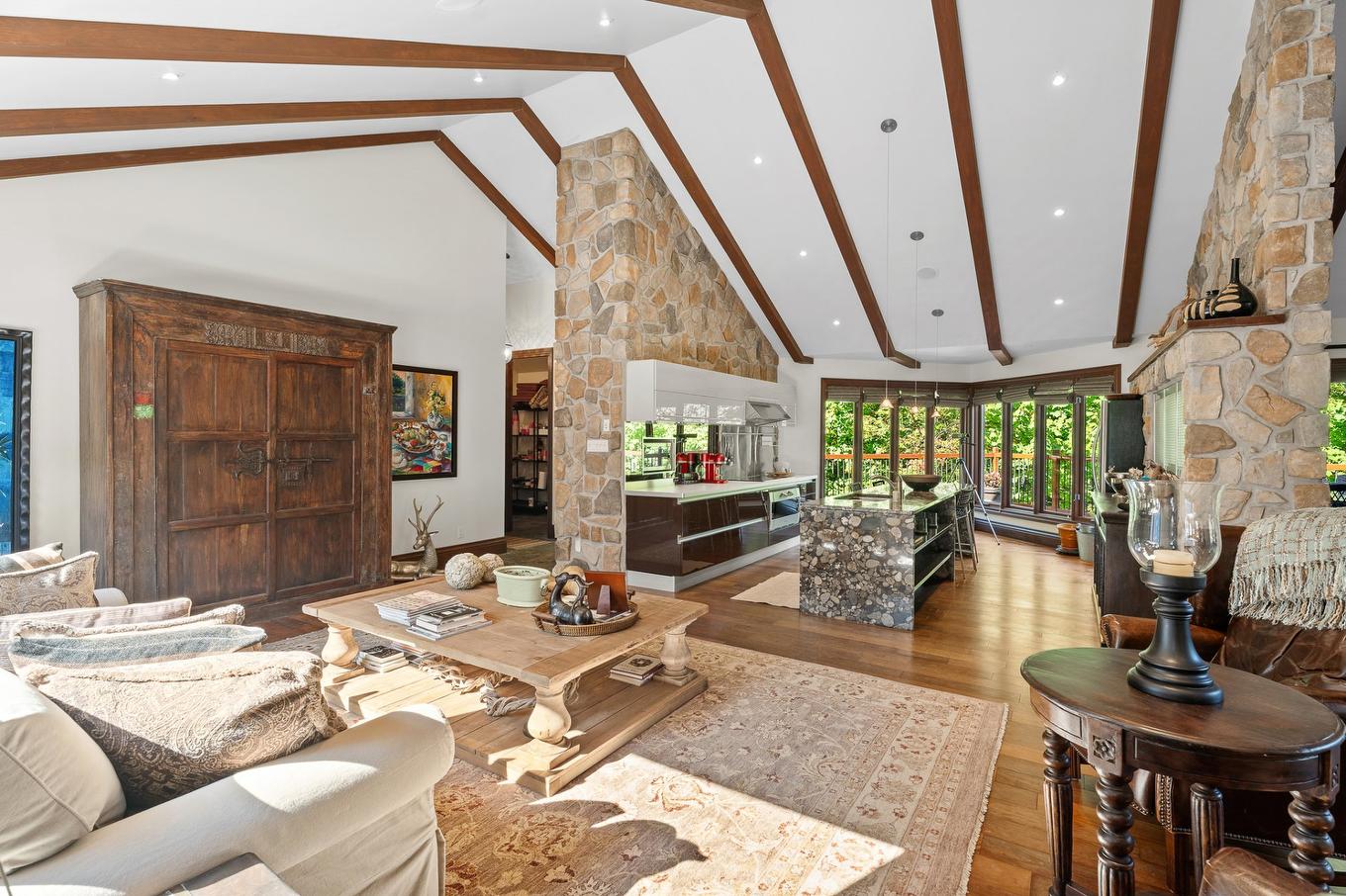 Kitchen - 35 Ch. Du Chevreuil, Lac-Supérieur, QC - Indoor Photo Showing Living Room