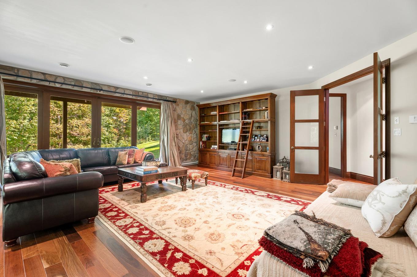 Family room - 35 Ch. Du Chevreuil, Lac-Supérieur, QC - Indoor Photo Showing Living Room