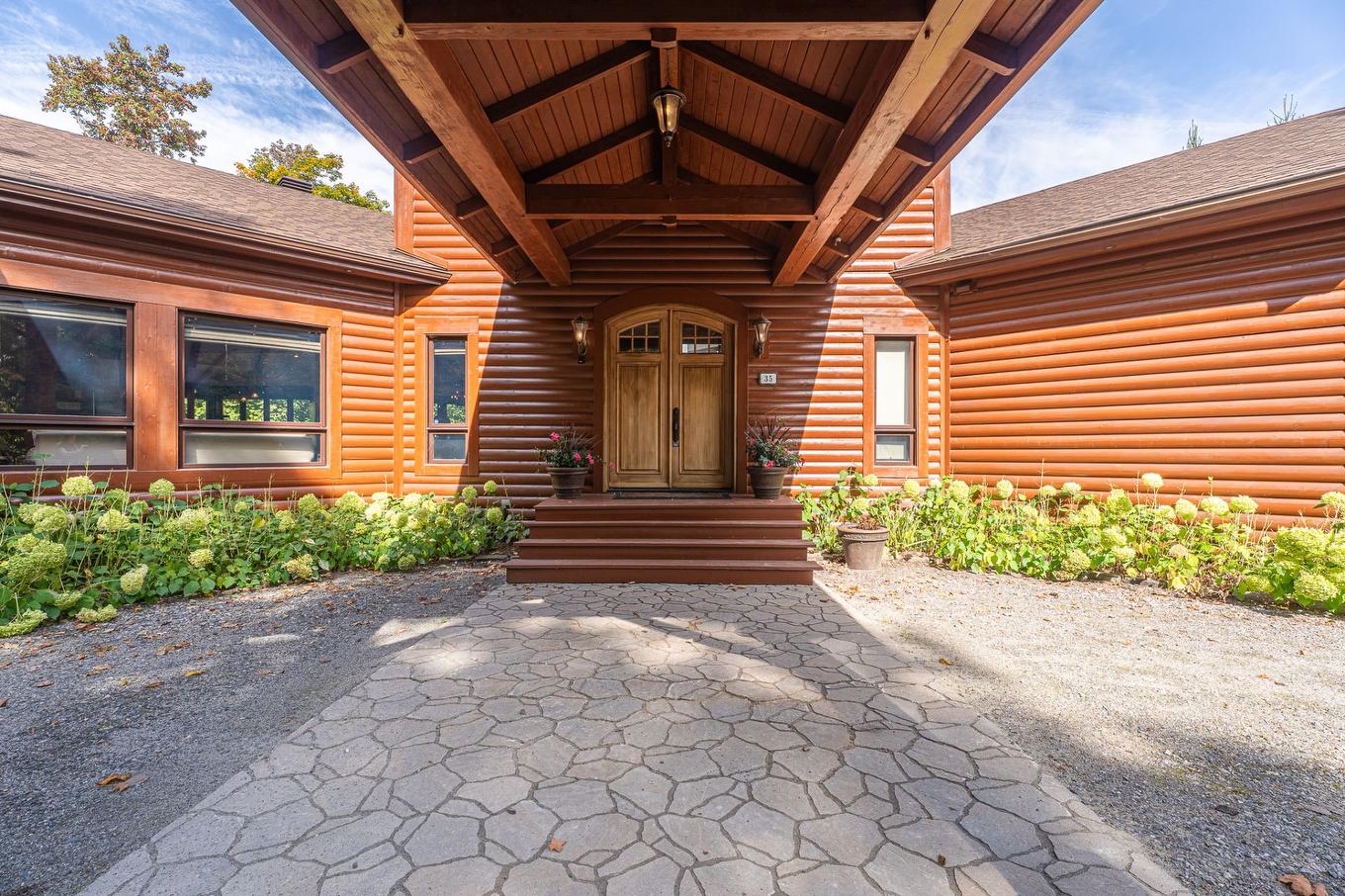 Frontage - 35 Ch. Du Chevreuil, Lac-Supérieur, QC - Outdoor