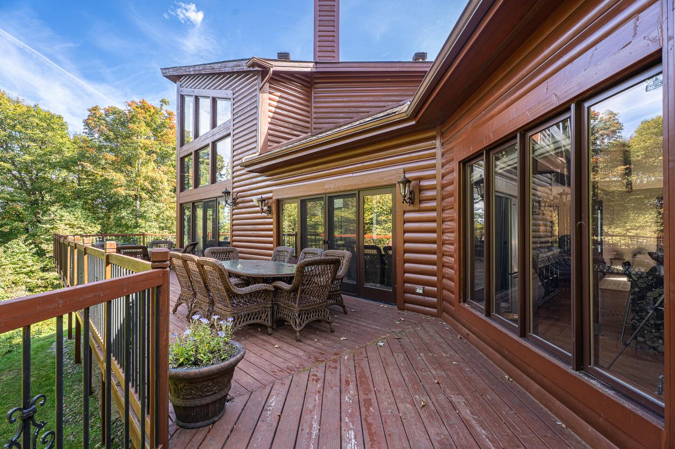 Patio - 35 Ch. Du Chevreuil, Lac-Supérieur, QC - Outdoor With Deck Patio Veranda With Exterior