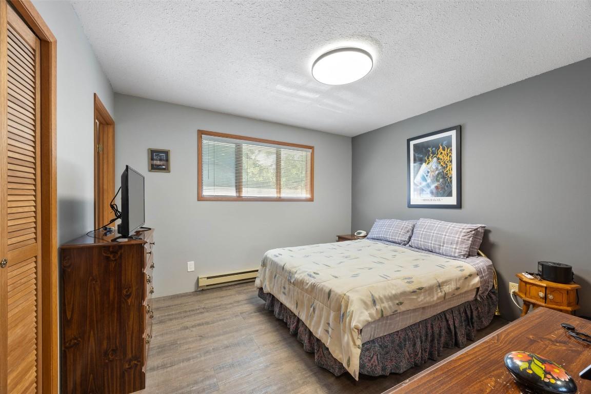 4072 Butters Road, Scotch Creek, BC - Indoor Photo Showing Bedroom