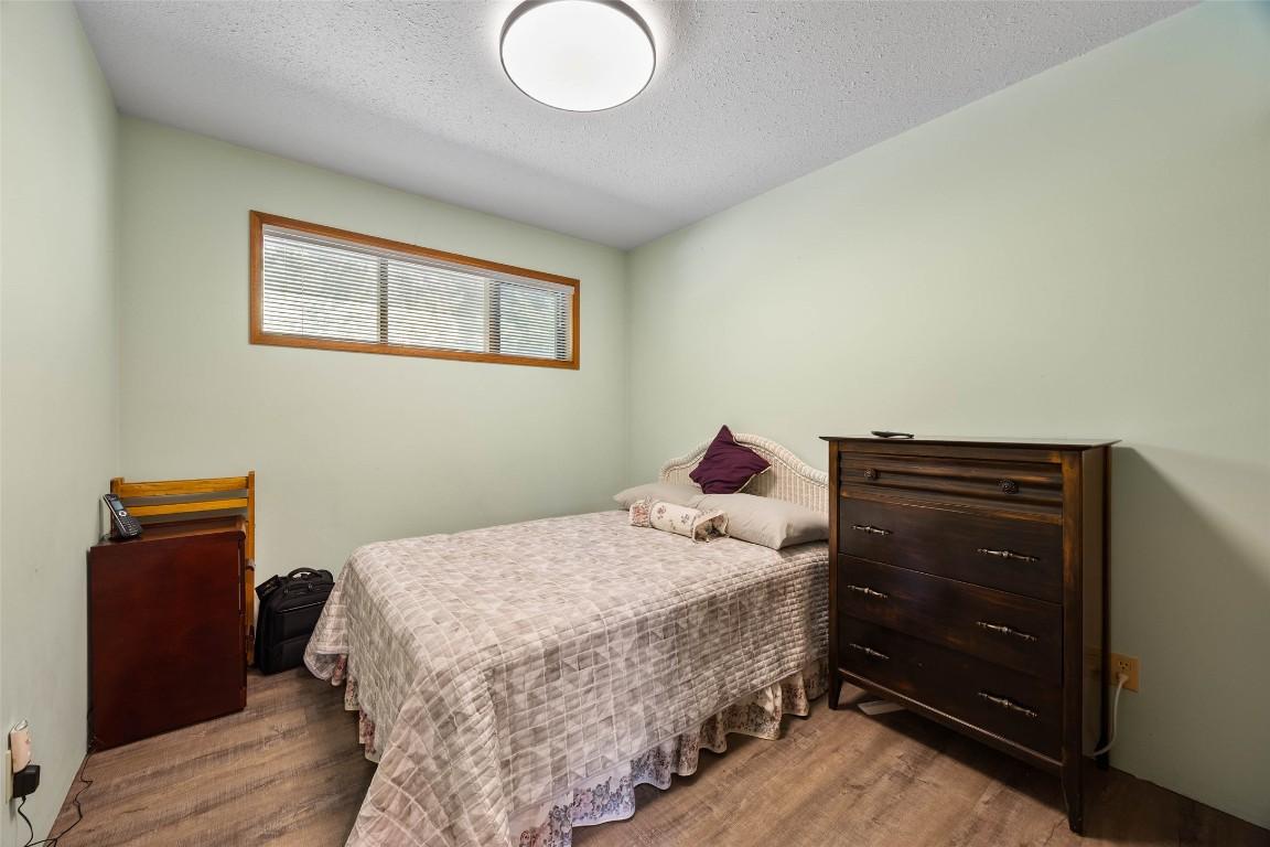 4072 Butters Road, Scotch Creek, BC - Indoor Photo Showing Bedroom