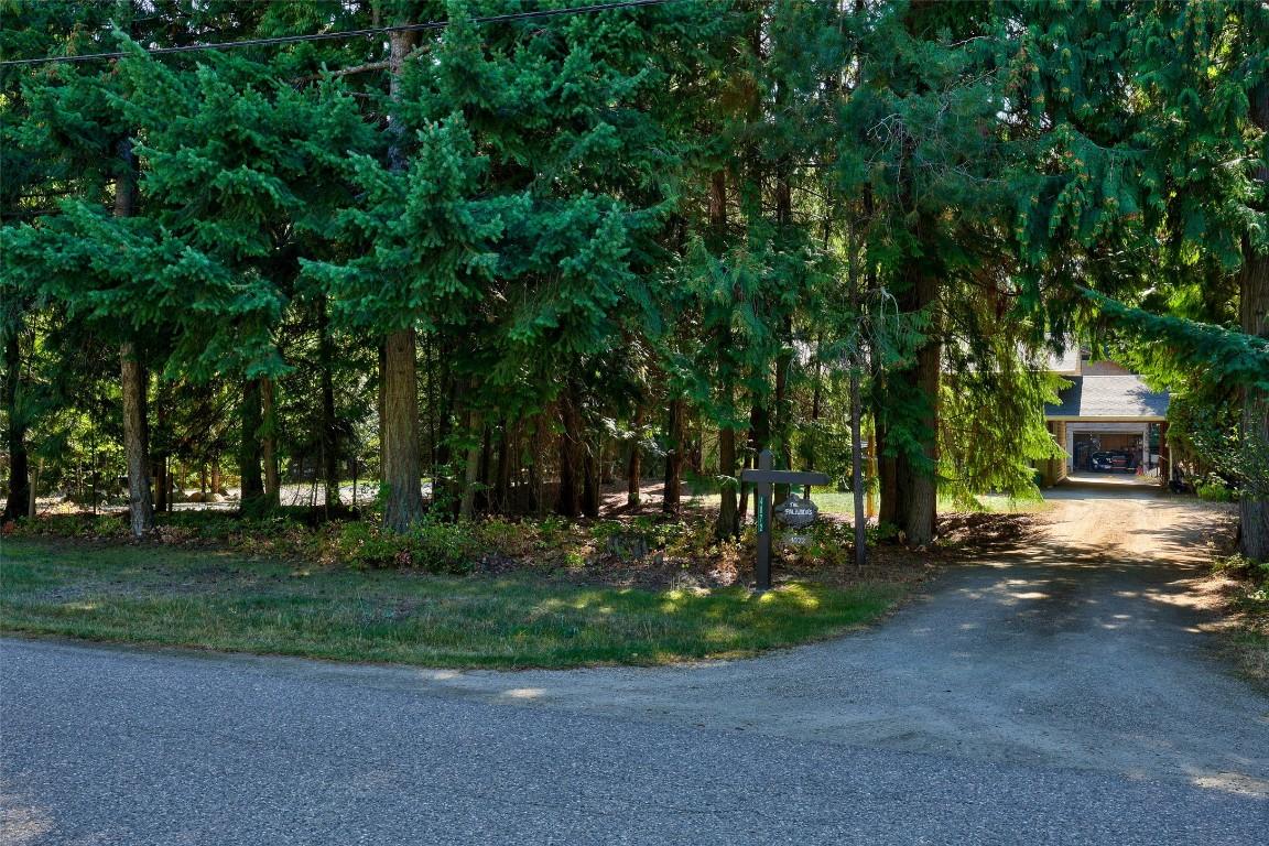 4072 Butters Road, Scotch Creek, BC - Outdoor