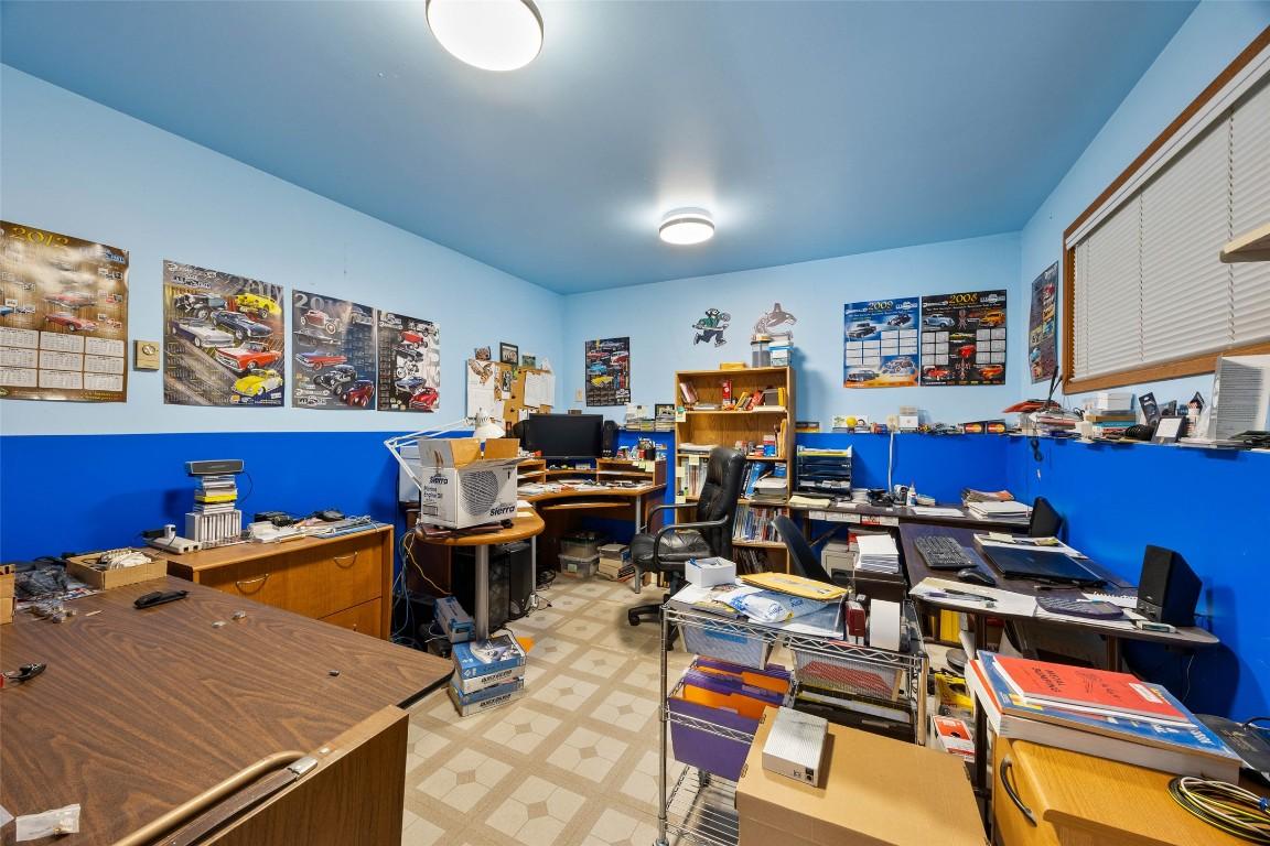 4072 Butters Road, Scotch Creek, BC - Indoor Photo Showing Other Room