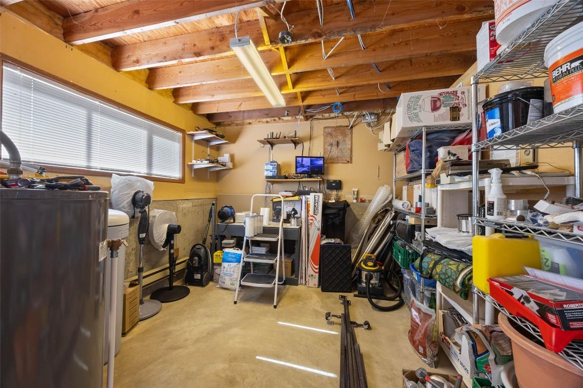 4072 Butters Road, Scotch Creek, BC - Indoor Photo Showing Basement