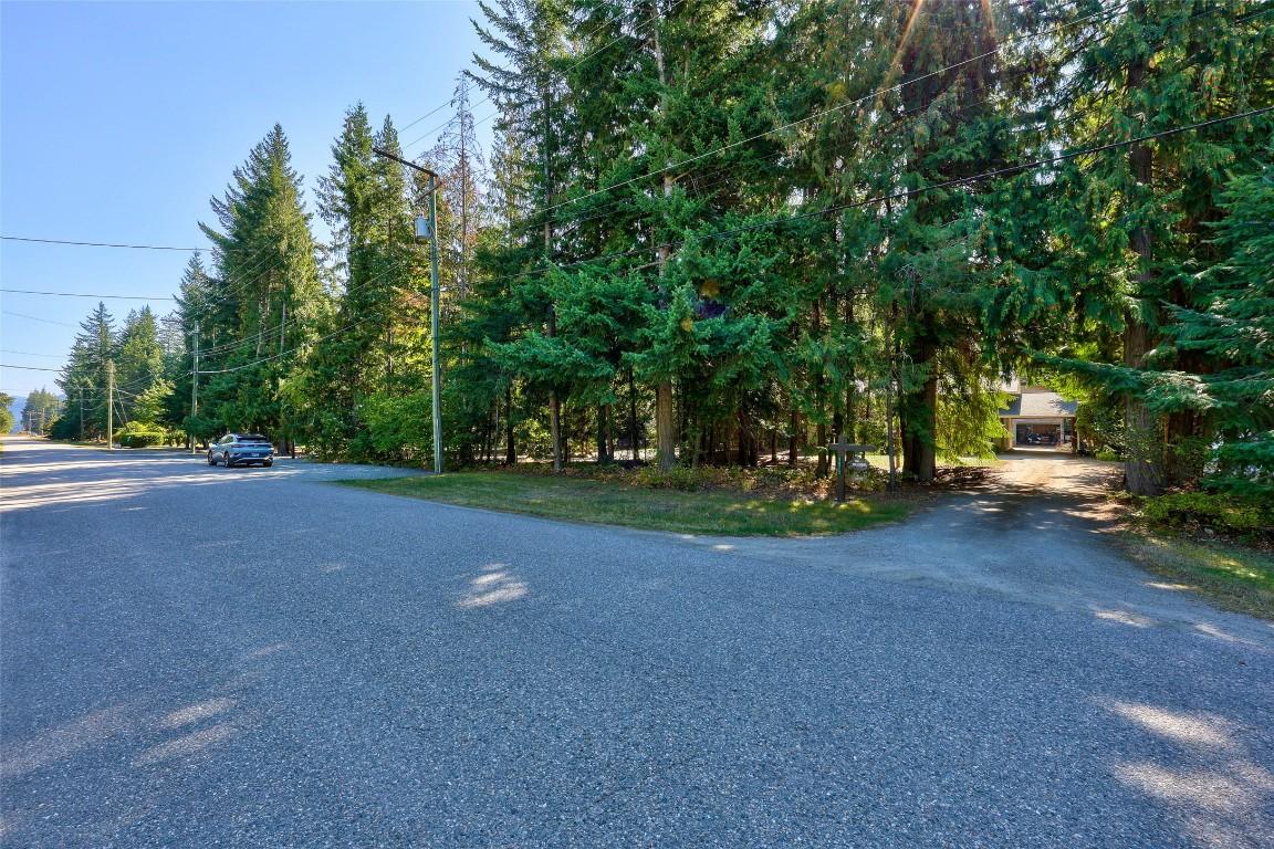 4072 Butters Road, Scotch Creek, BC - Outdoor