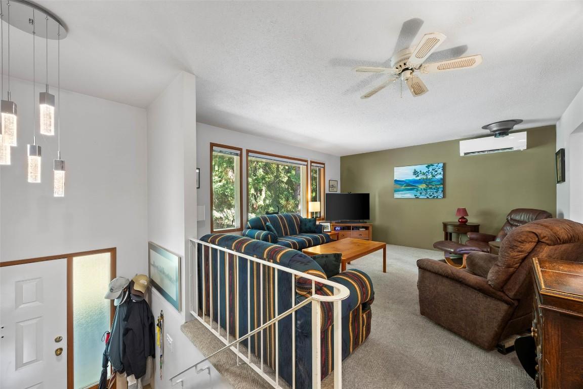 4072 Butters Road, Scotch Creek, BC - Indoor