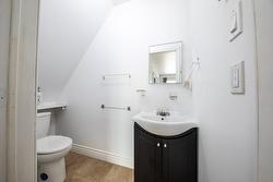 Ensuite bathroom -