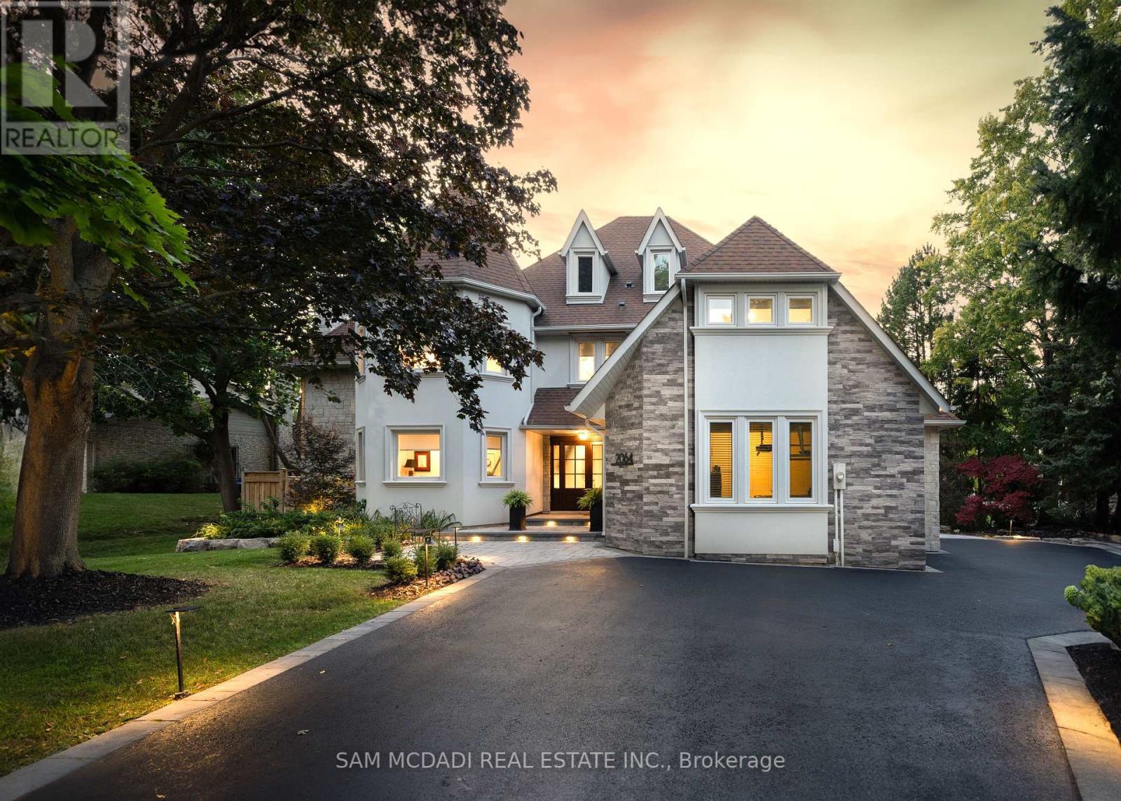 2064 Almira Court, Mississauga, ON - Outdoor With Facade