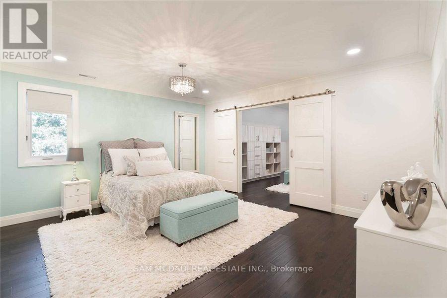 2064 Almira Court, Mississauga, ON - Indoor Photo Showing Bedroom