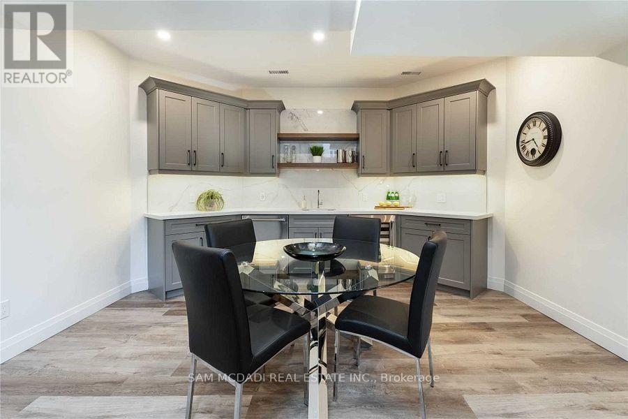 2064 Almira Court, Mississauga, ON - Indoor Photo Showing Dining Room