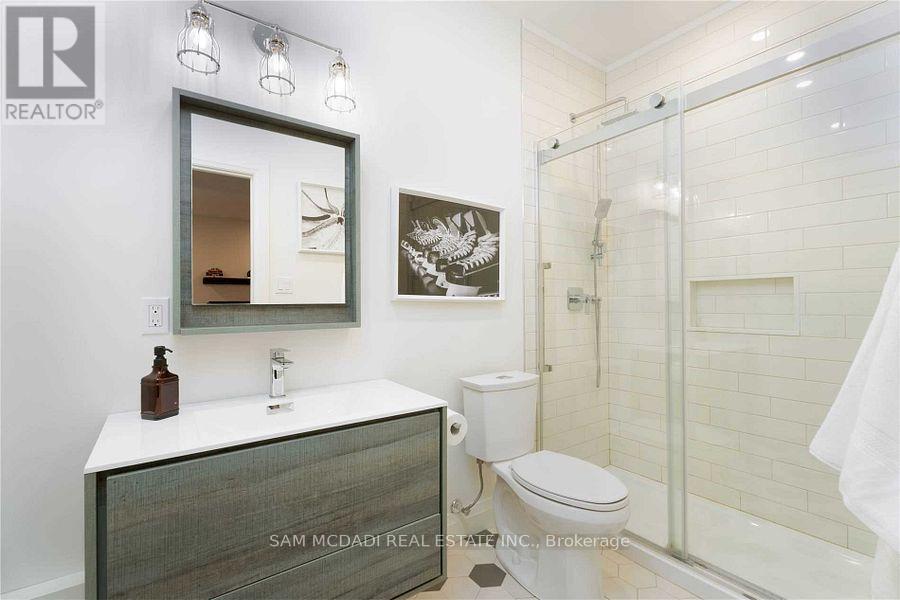 2064 Almira Court, Mississauga, ON - Indoor Photo Showing Bathroom