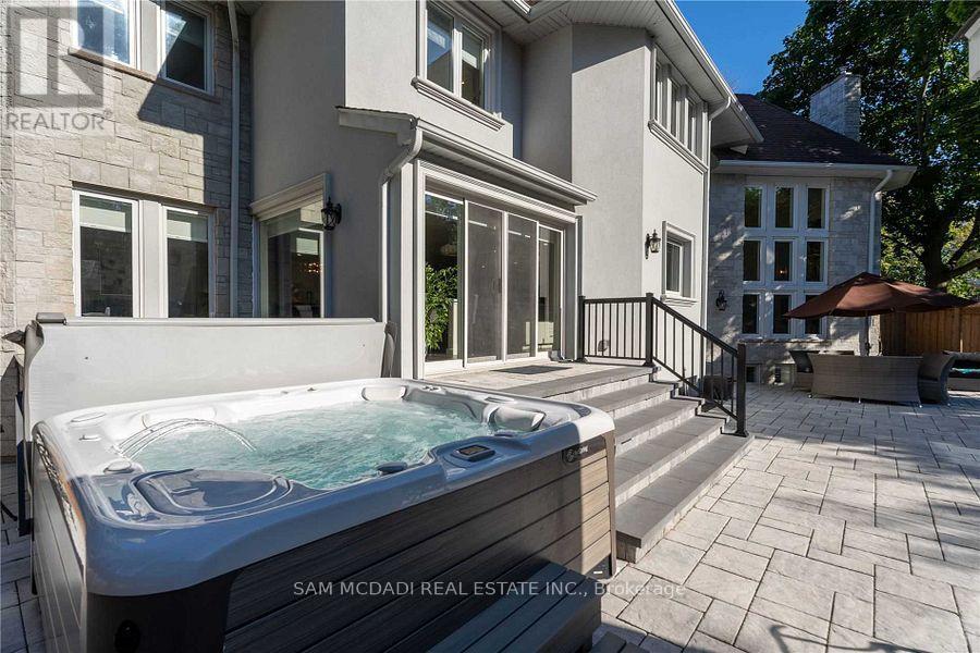 2064 Almira Court, Mississauga, ON - Outdoor