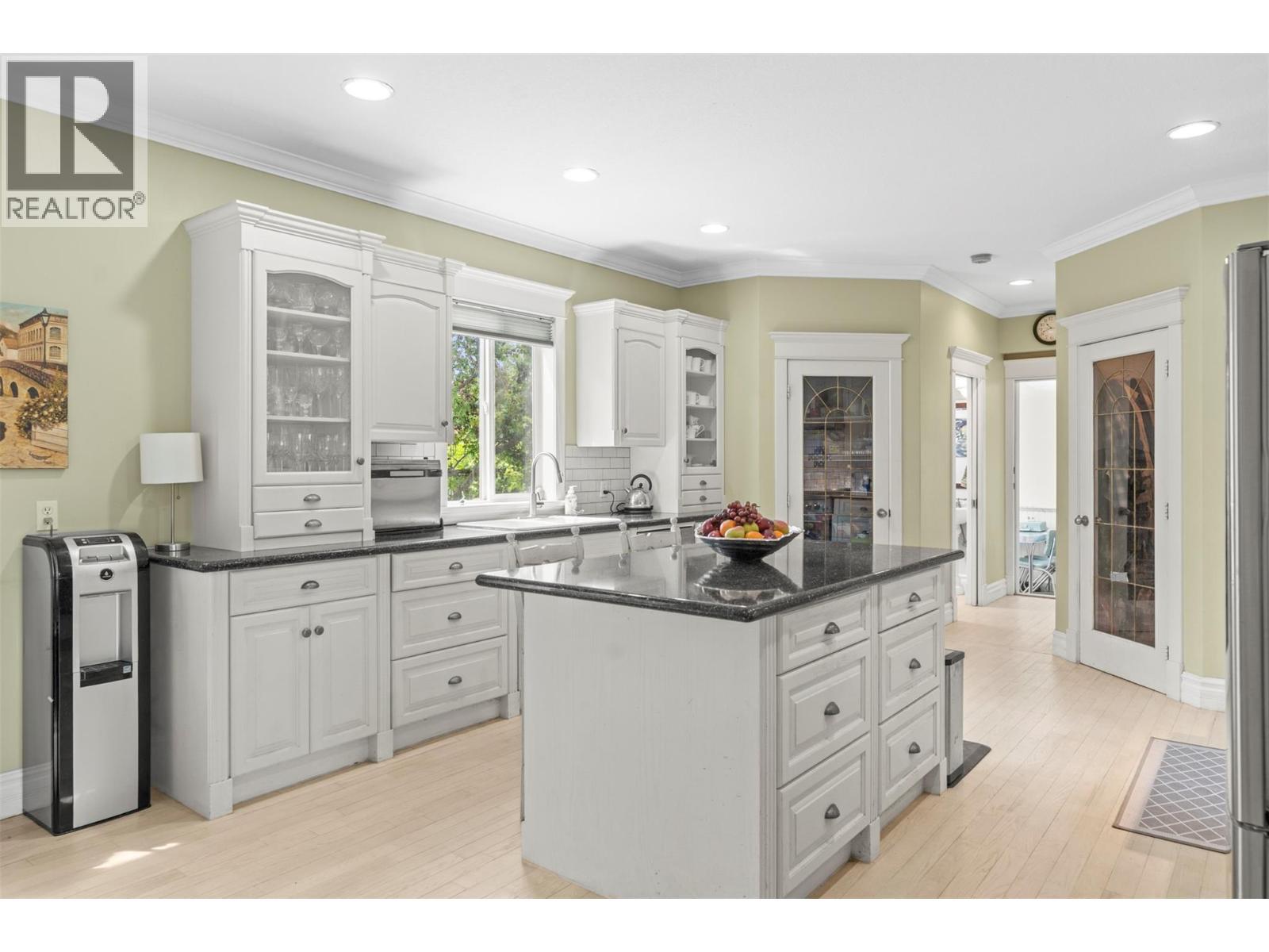 859 Mt. Bulman Place, Vernon, BC - Indoor Photo Showing Kitchen