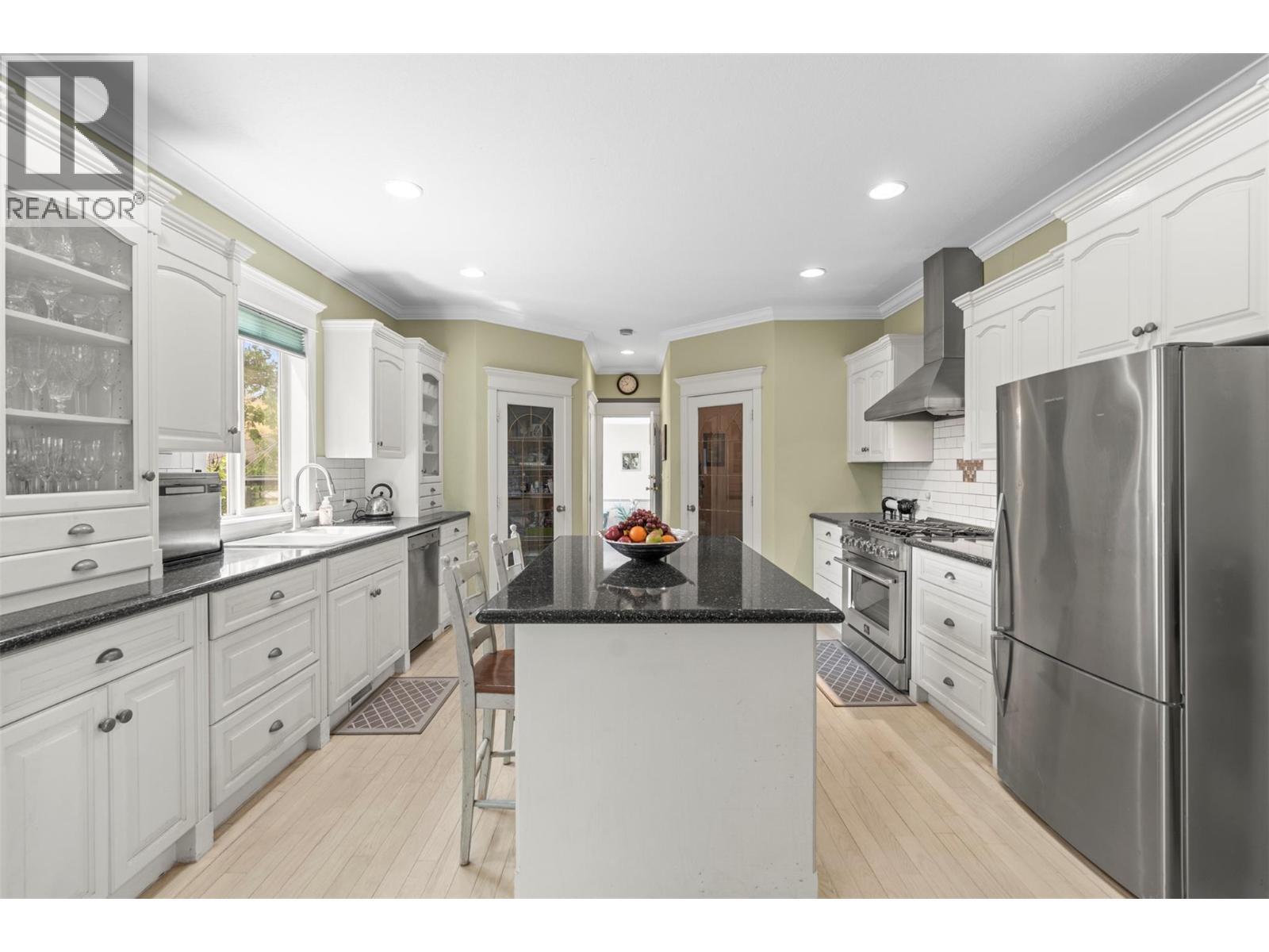 859 Mt. Bulman Place, Vernon, BC - Indoor Photo Showing Kitchen With Upgraded Kitchen