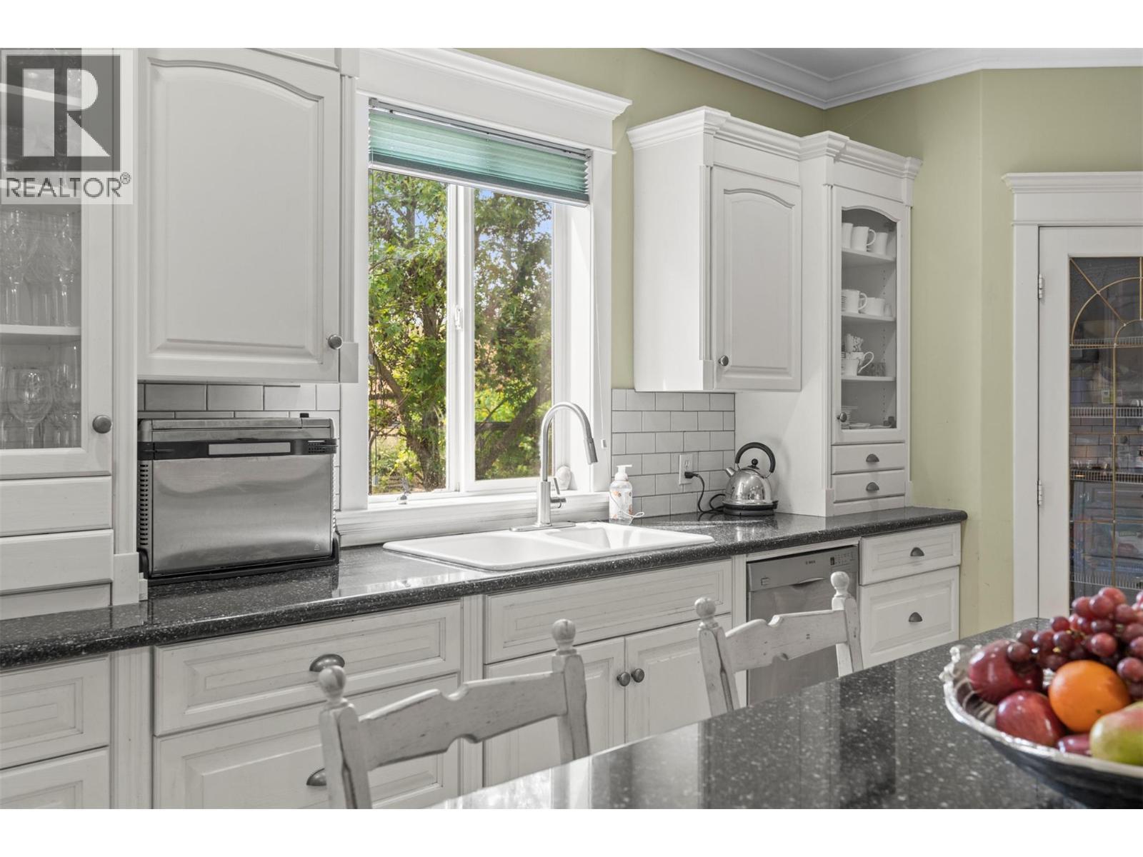 859 Mt. Bulman Place, Vernon, BC - Indoor Photo Showing Kitchen