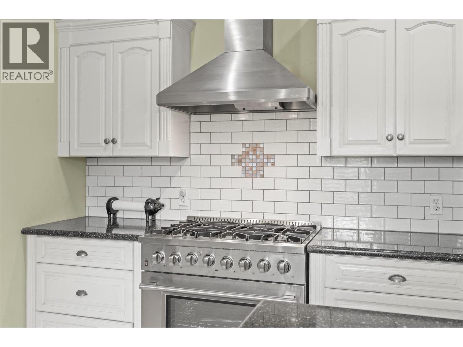 859 Mt. Bulman Place, Vernon, BC - Indoor Photo Showing Kitchen With Upgraded Kitchen