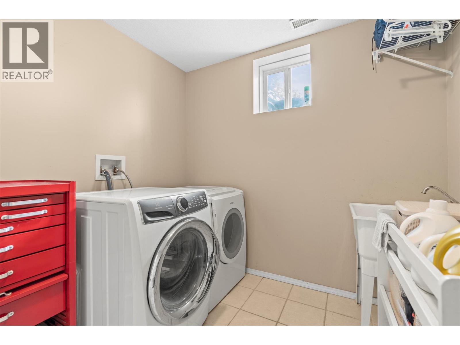 859 Mt. Bulman Place, Vernon, BC - Indoor Photo Showing Laundry Room