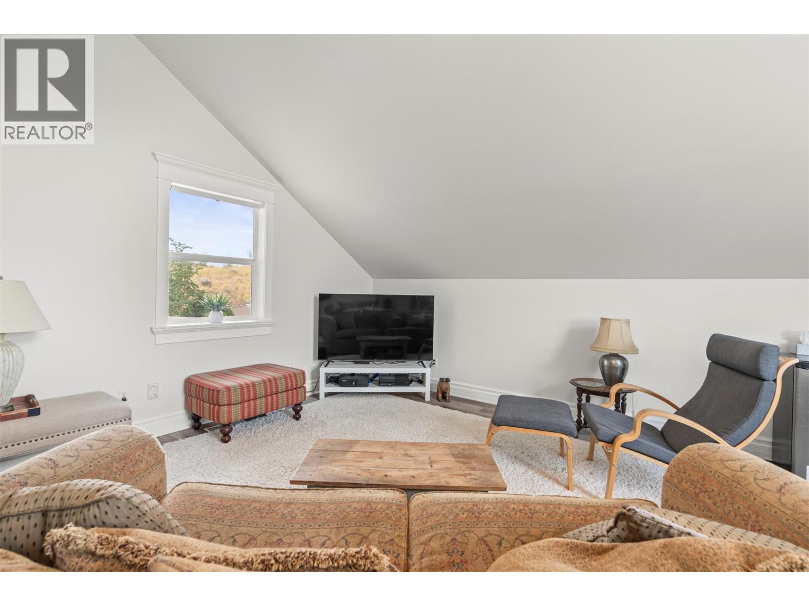 859 Mt. Bulman Place, Vernon, BC - Indoor Photo Showing Living Room