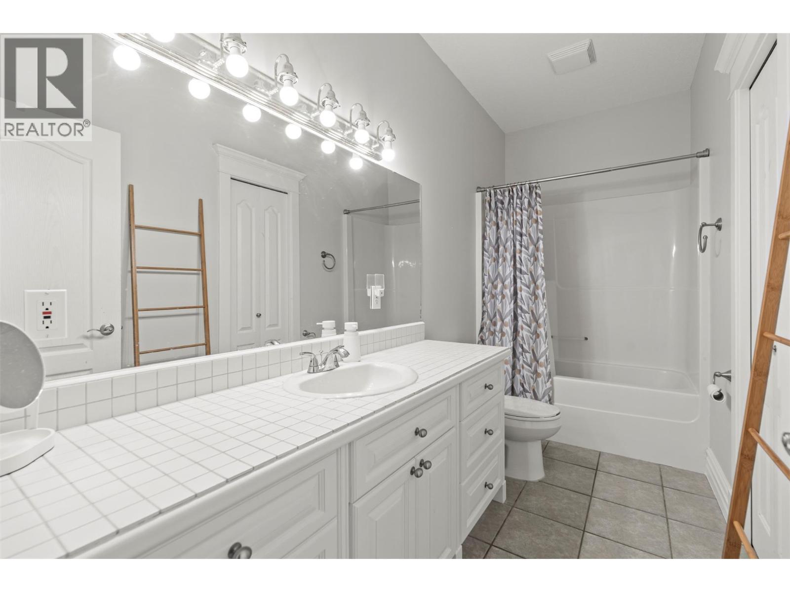 859 Mt. Bulman Place, Vernon, BC - Indoor Photo Showing Bathroom