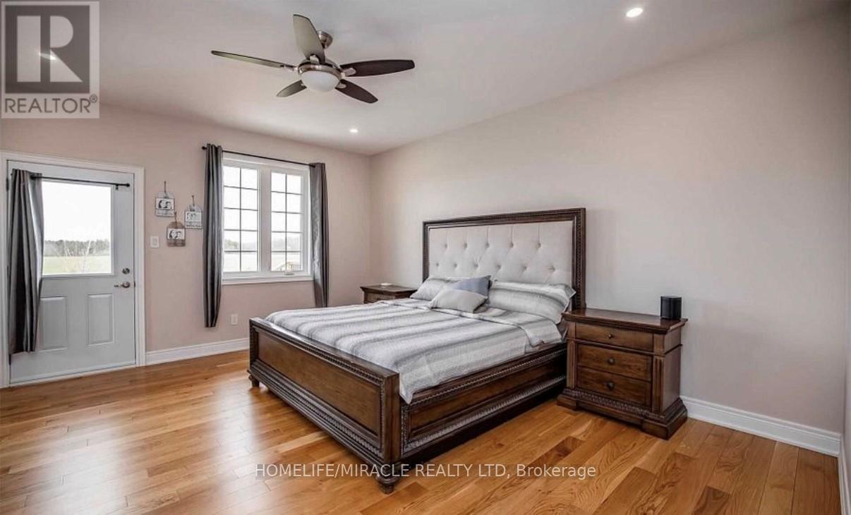 1 - 8480 Simcoe County Road, Adjala-Tosorontio, ON - Indoor Photo Showing Bedroom