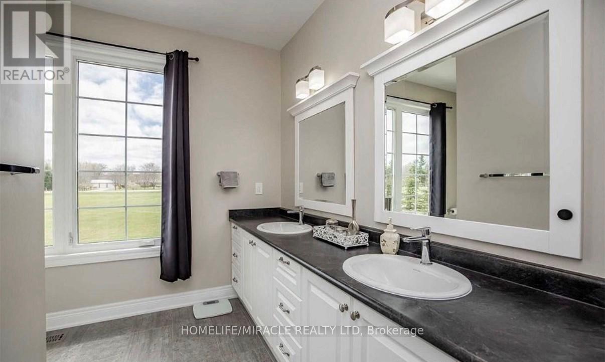 1 - 8480 Simcoe County Road, Adjala-Tosorontio, ON - Indoor Photo Showing Bathroom