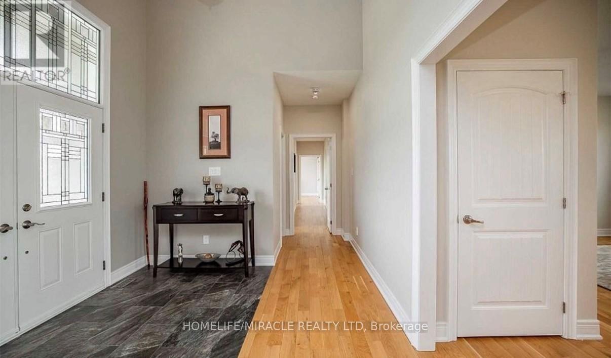 1 - 8480 Simcoe County Road, Adjala-Tosorontio, ON - Indoor Photo Showing Other Room