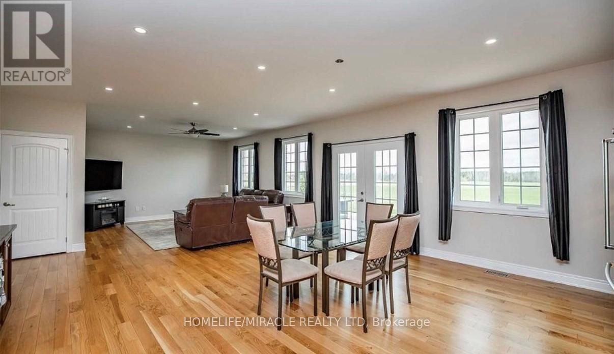 1 - 8480 Simcoe County Road, Adjala-Tosorontio, ON - Indoor Photo Showing Dining Room