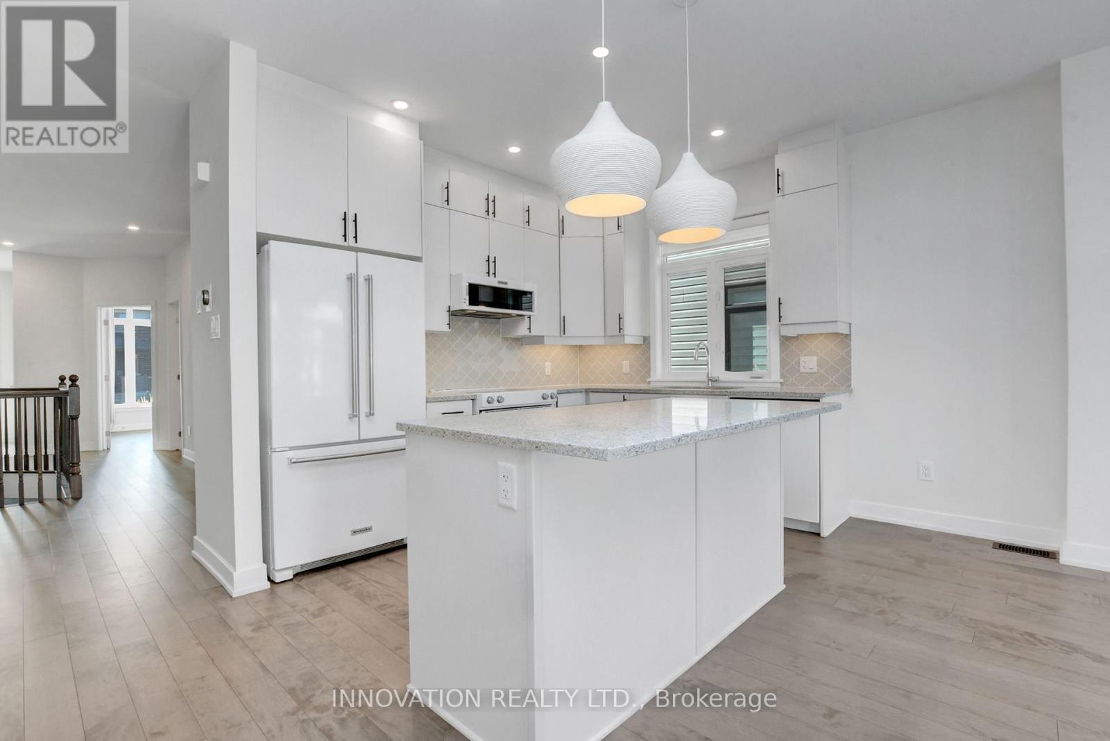 565 Bobolink Ridge, Ottawa, ON - Indoor Photo Showing Kitchen With Upgraded Kitchen