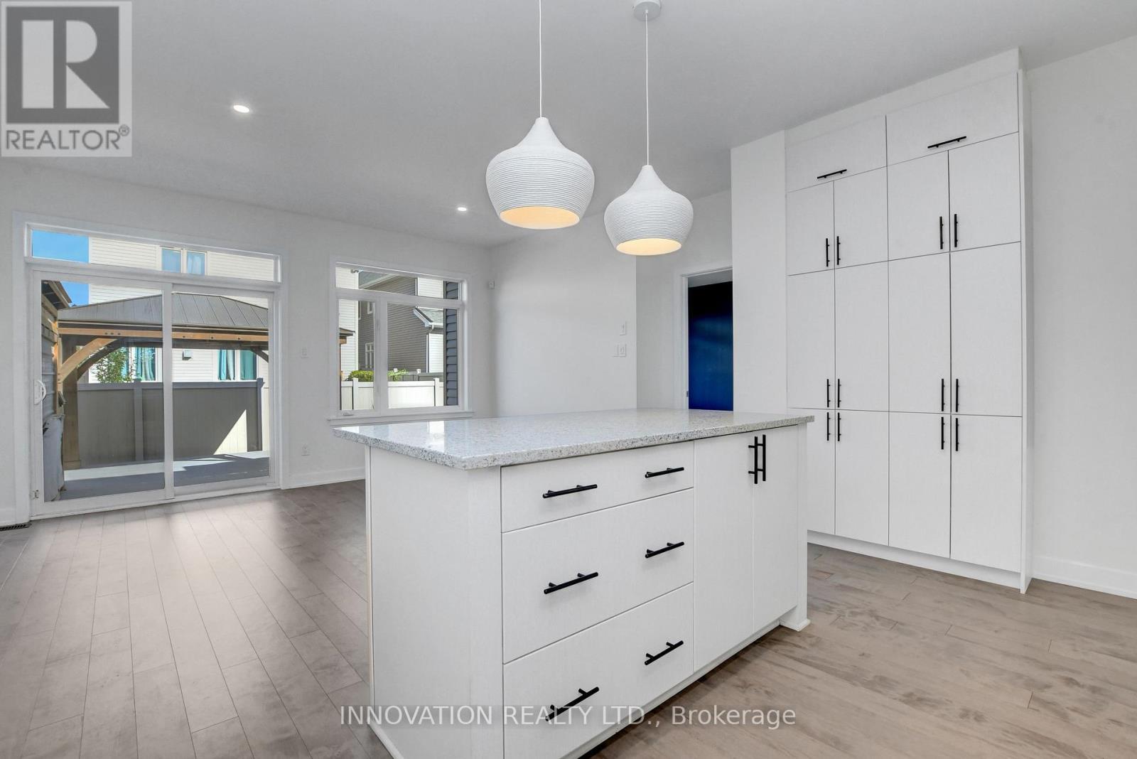 565 Bobolink Ridge, Ottawa, ON - Indoor