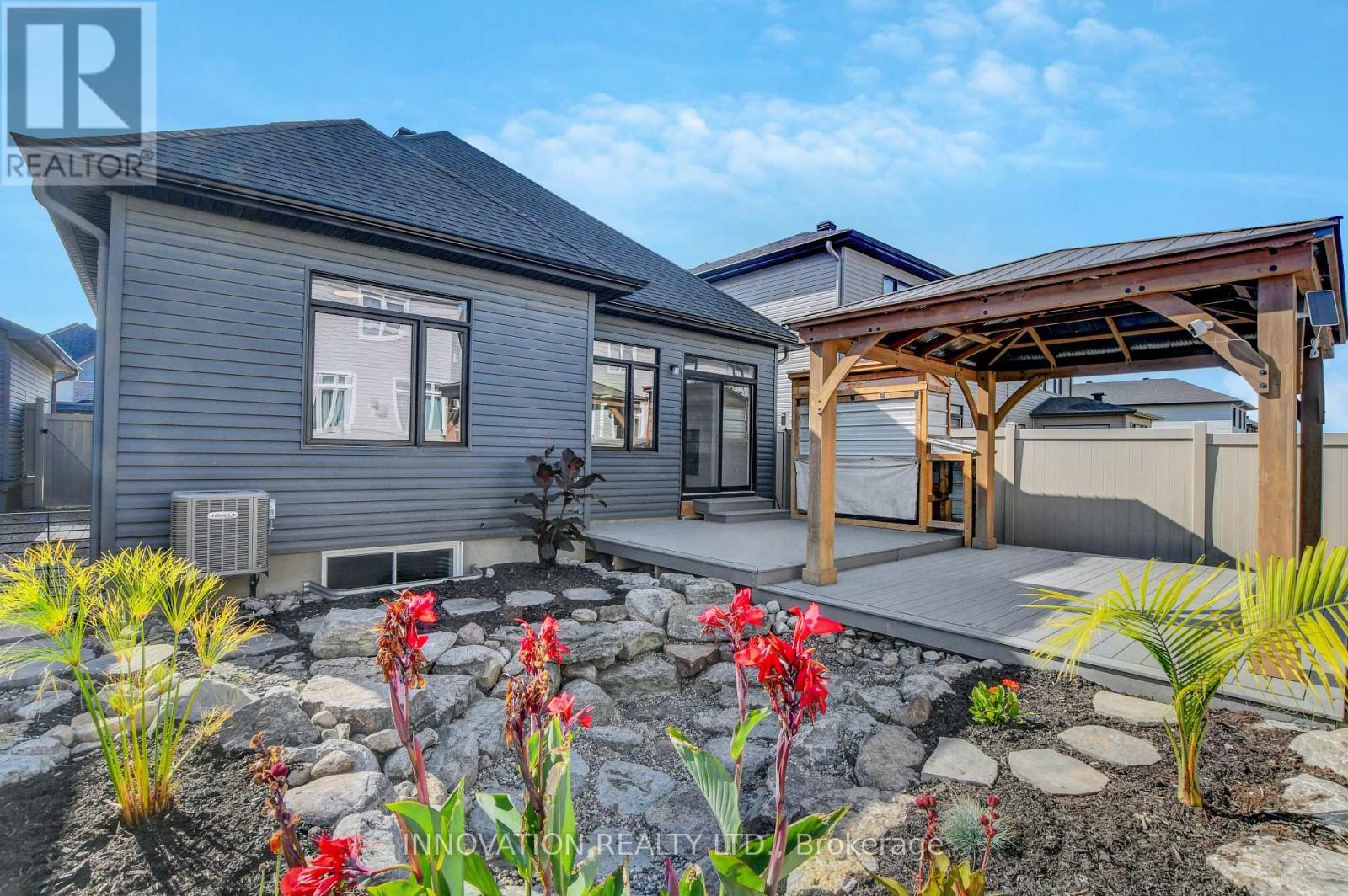 565 Bobolink Ridge, Ottawa, ON - Outdoor