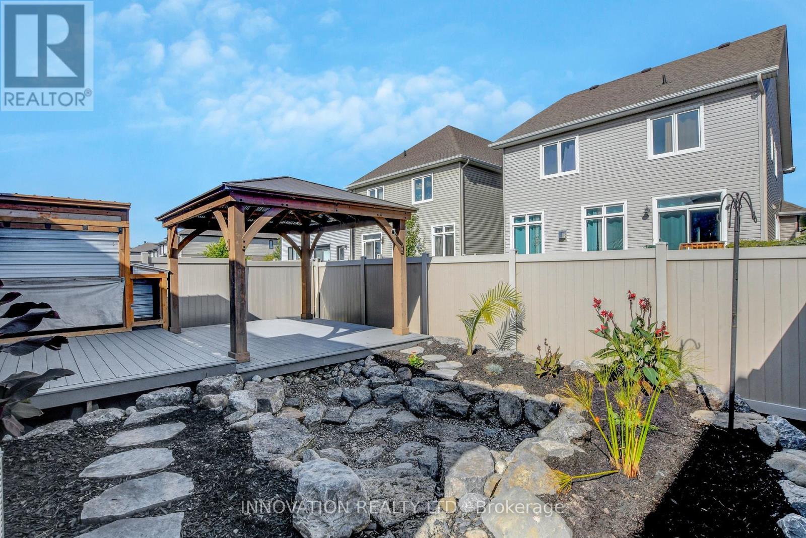 565 Bobolink Ridge, Ottawa, ON - Outdoor