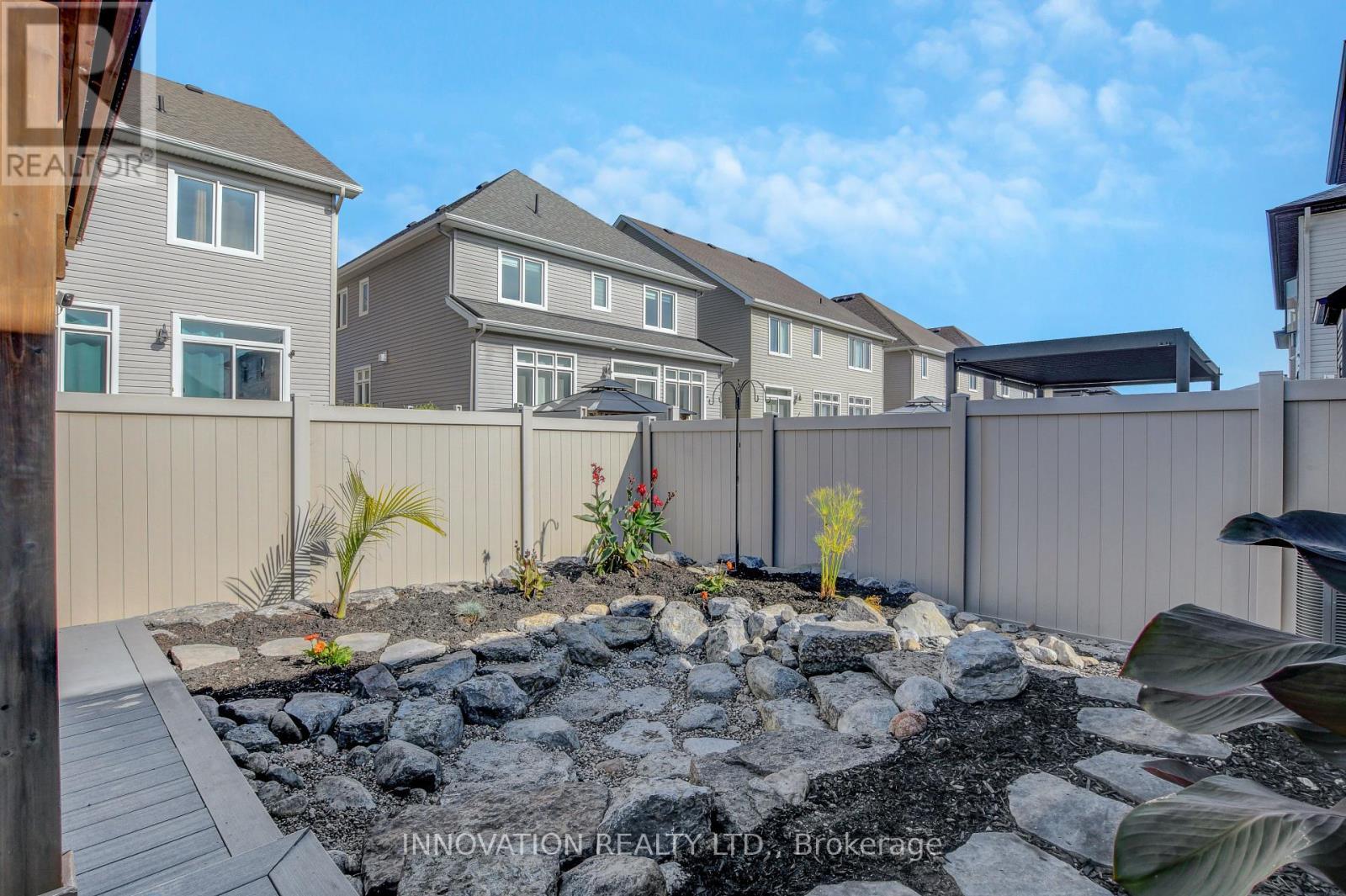 565 Bobolink Ridge, Ottawa, ON - Outdoor