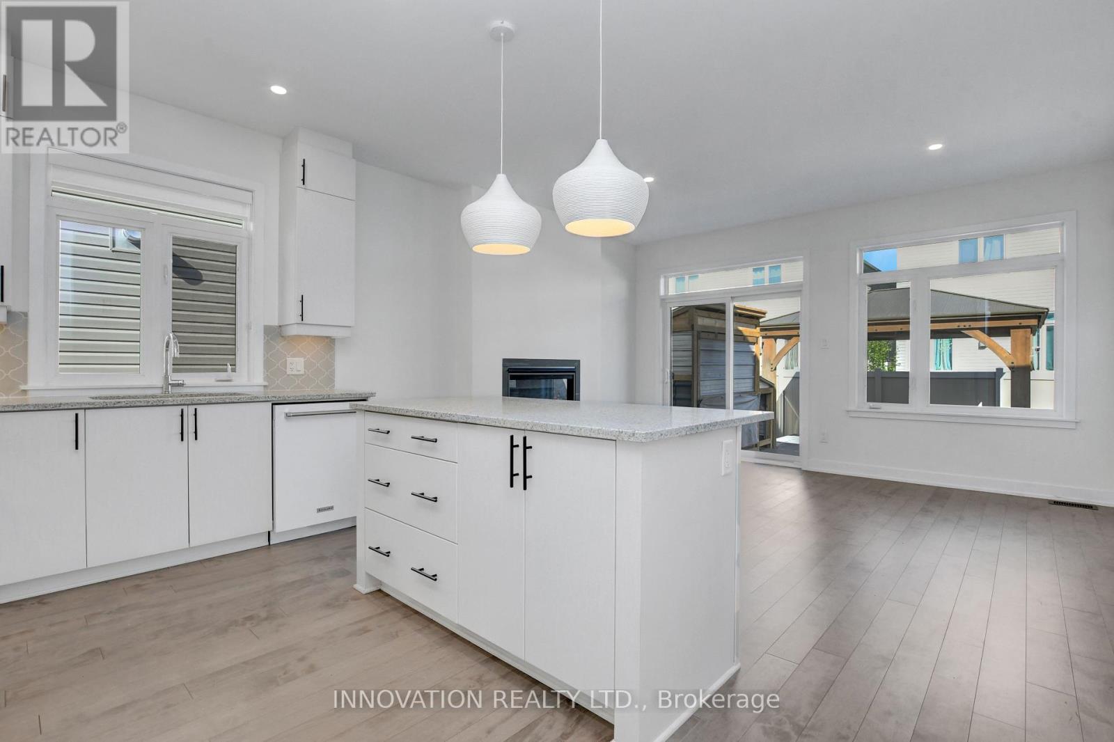 565 Bobolink Ridge, Ottawa, ON - Indoor Photo Showing Kitchen