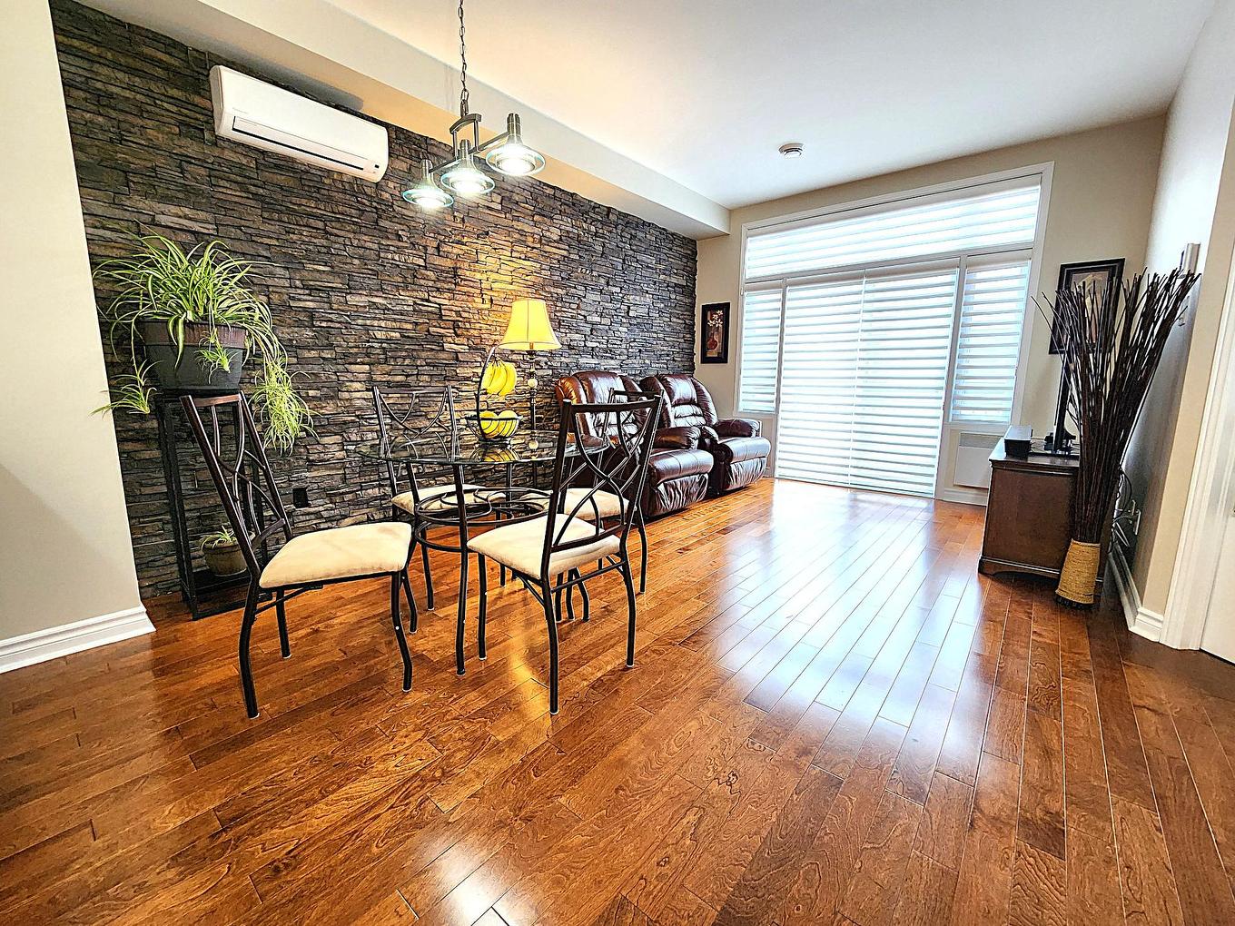 Salon - 7-2264 Rue Victoria, Montréal (Lachine), QC - Indoor