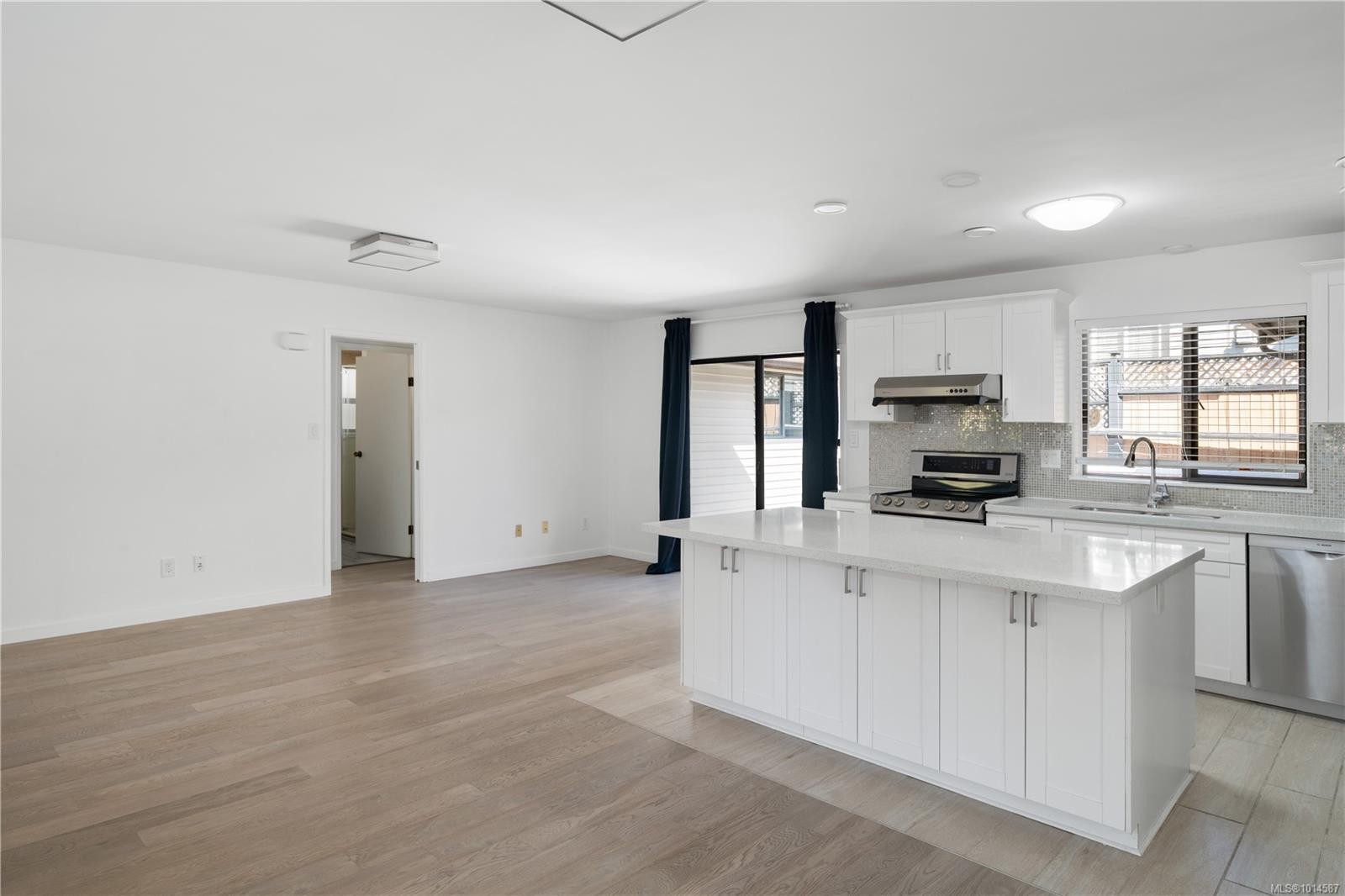 4101 Scoones Pl, Saanich, BC