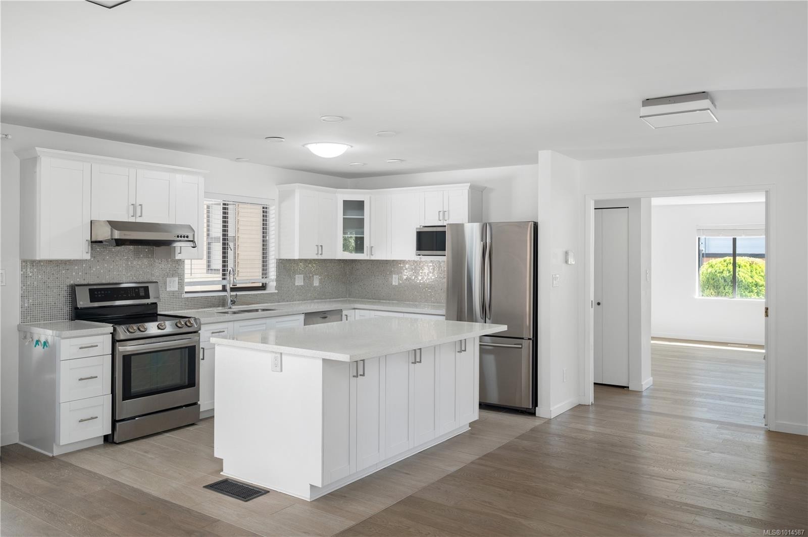 4101 Scoones Pl, Saanich, BC