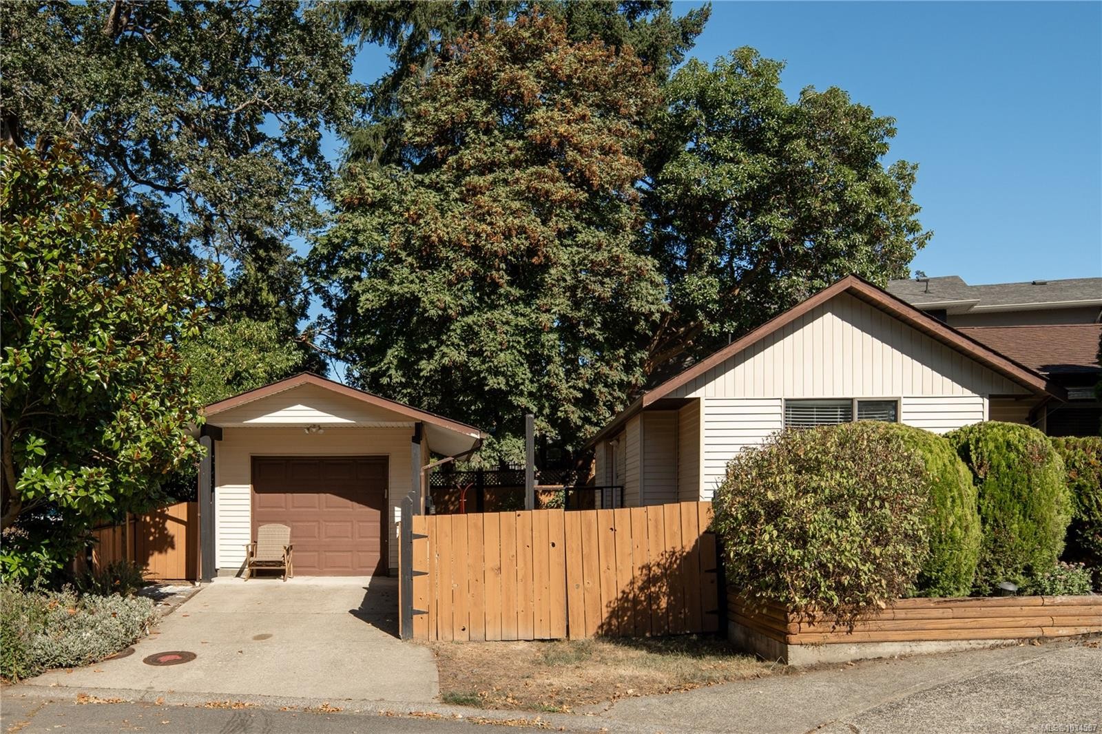 4101 Scoones Pl, Saanich, BC