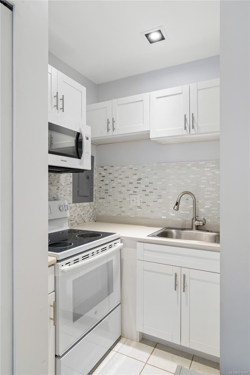 4101 Scoones Pl, Saanich, BC