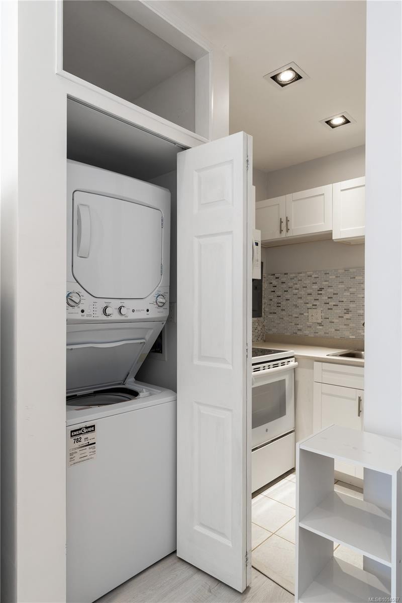 4101 Scoones Pl, Saanich, BC