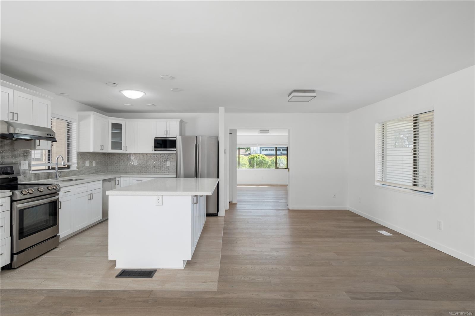 4101 Scoones Pl, Saanich, BC